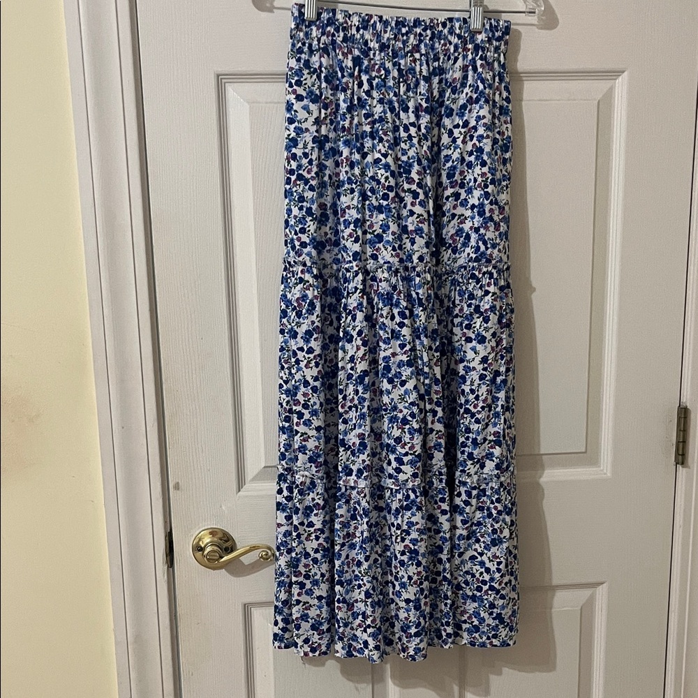 Tiered maxi skirt size small